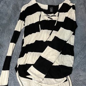 Cute shirt| only worn a couple times good condition